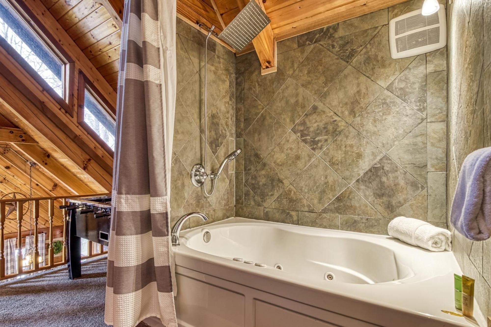 Fantastic Pet Friendly Cabin, Hot Tub, Fire Pit เซอเวียร์วีล ภายนอก รูปภาพ