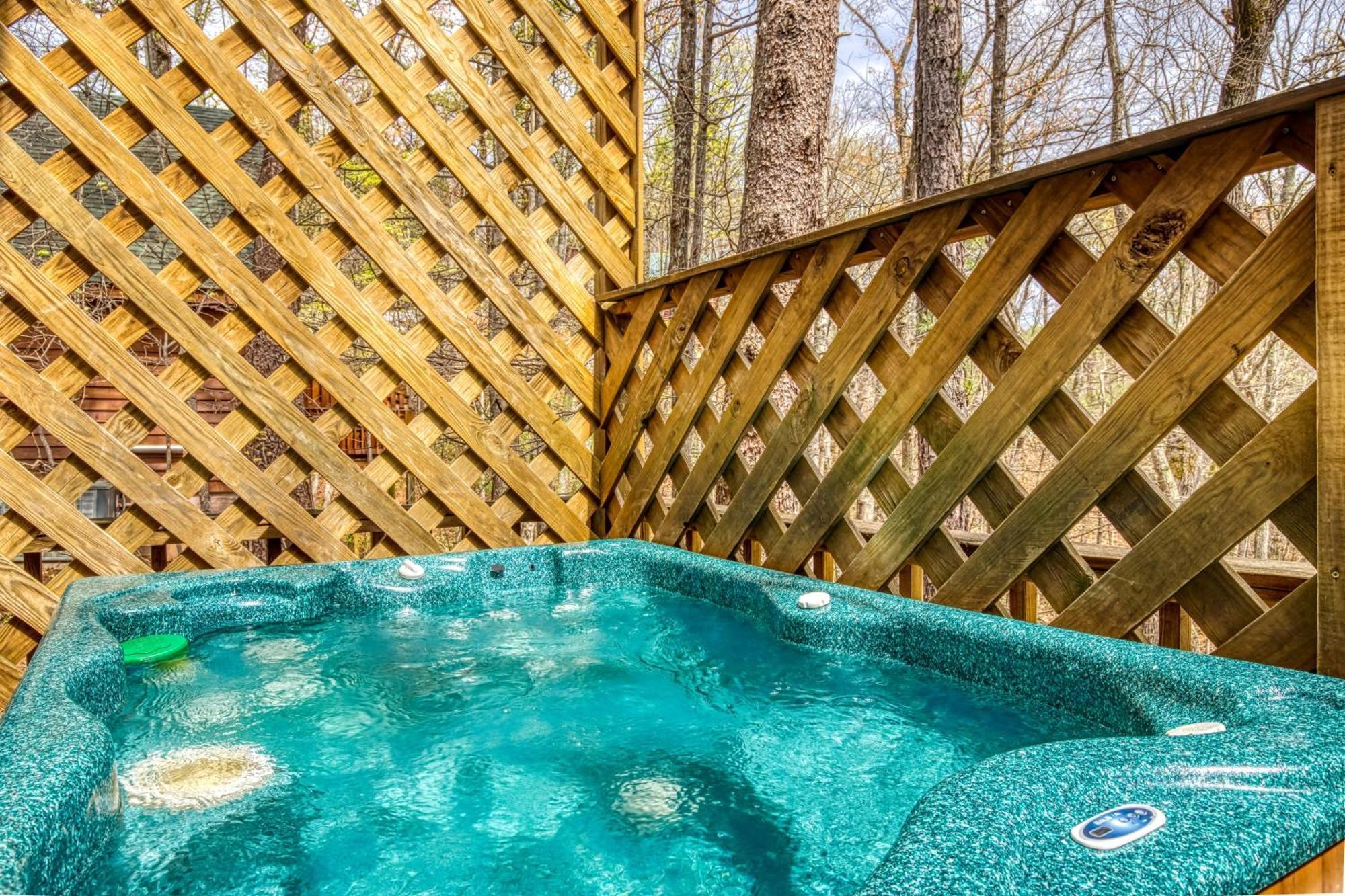 Fantastic Pet Friendly Cabin, Hot Tub, Fire Pit เซอเวียร์วีล ภายนอก รูปภาพ
